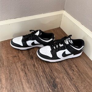 Black and white Nikes, great condition